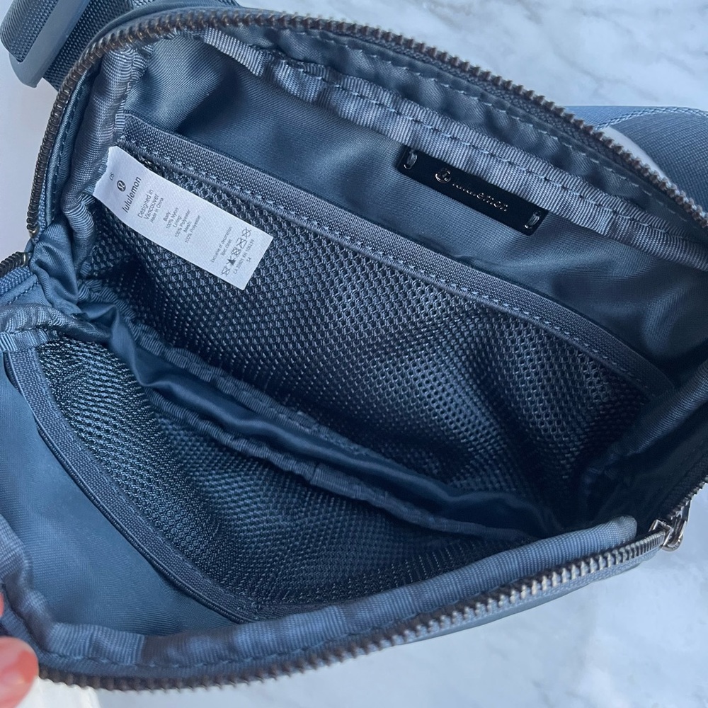 Lululemon Everywhere Belt Bag *CURRENTLY SOLD OUT ONLINE - Picture 4 of 4